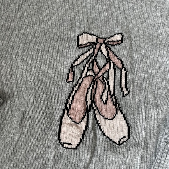 Aritzia sweater ! Sunday Best - Picture 2 of 3